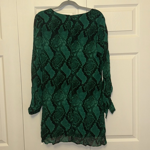 lavender brown snake shift dress - Picture 3 of 4